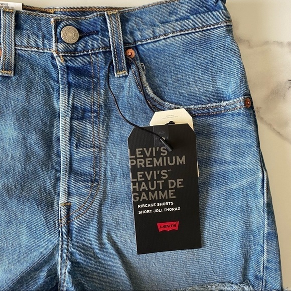 NEW Levi’s Ribcage High Rise Raw Edge Jean Shorts - Picture 6 of 12